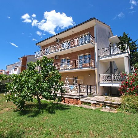 Apartments Josip 74 พูลา ภายนอก รูปภาพ