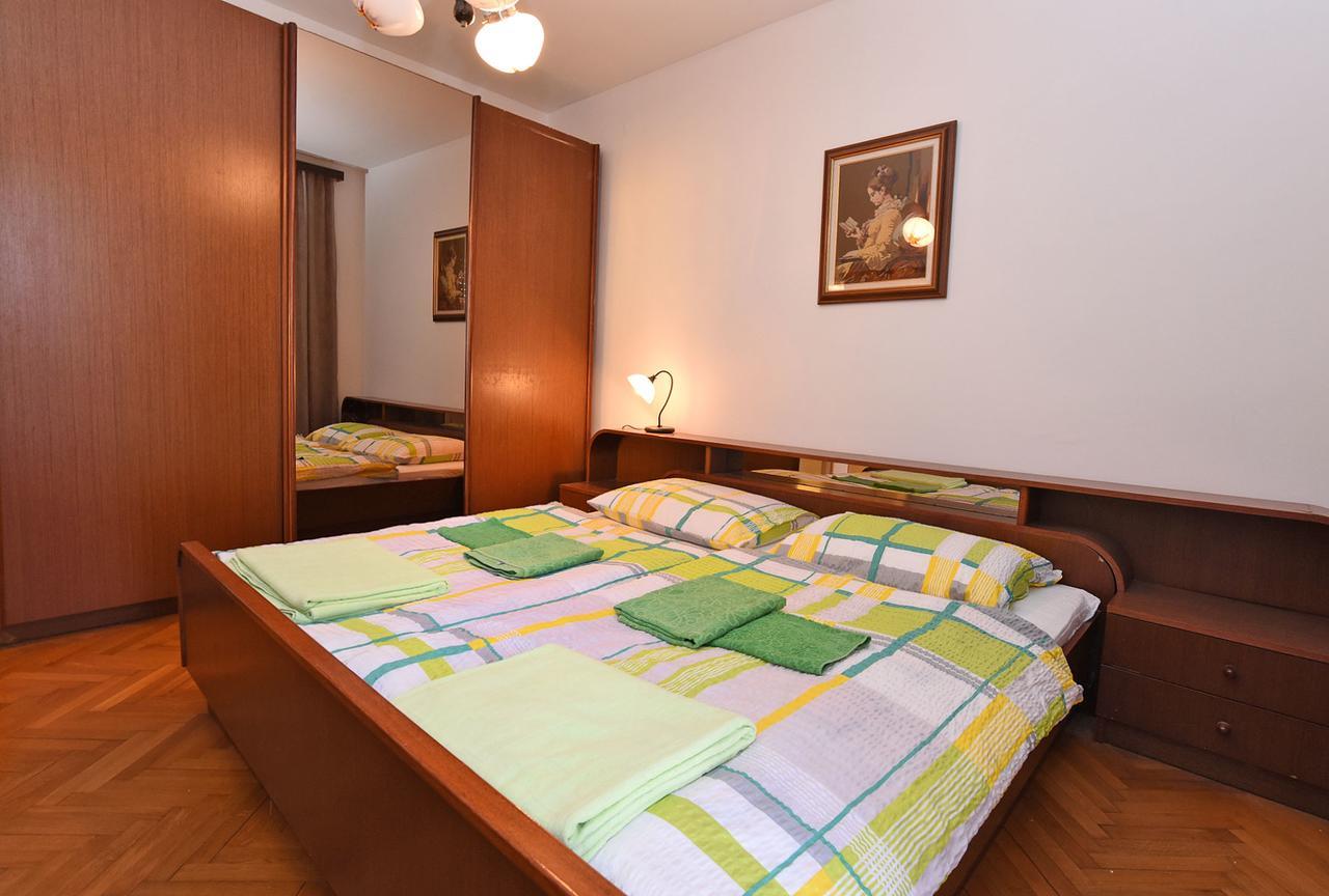 Apartments Josip 74 พูลา ภายนอก รูปภาพ