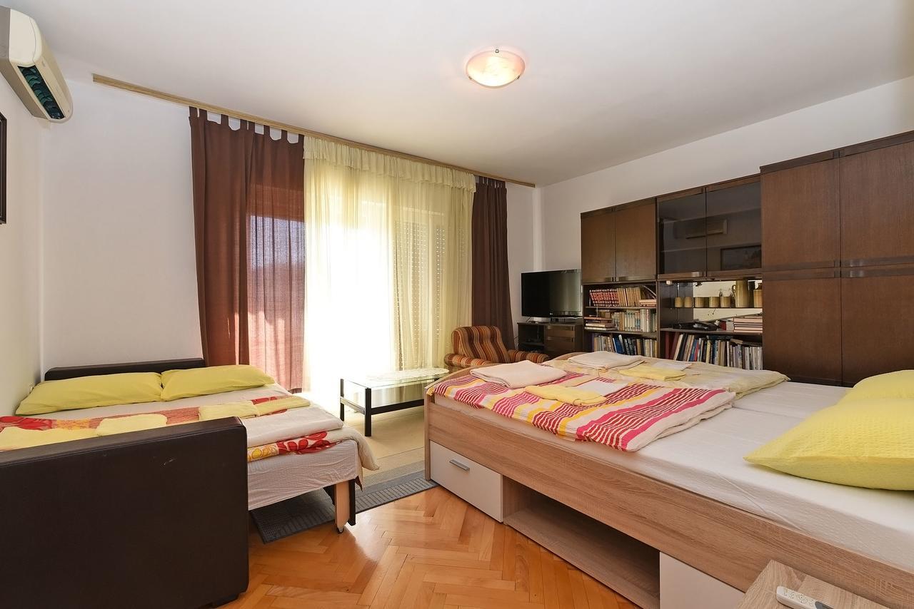 Apartments Josip 74 พูลา ภายนอก รูปภาพ