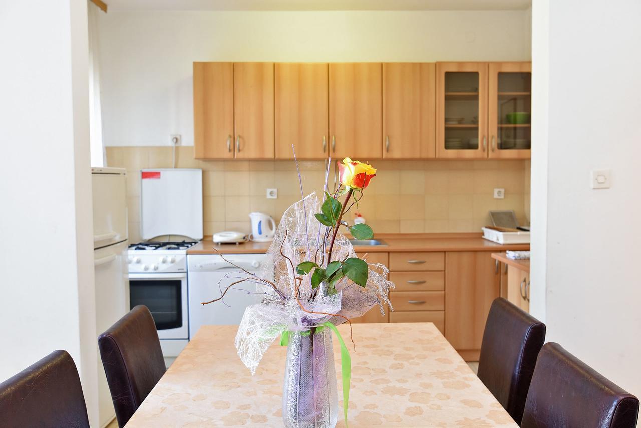 Apartments Josip 74 พูลา ภายนอก รูปภาพ