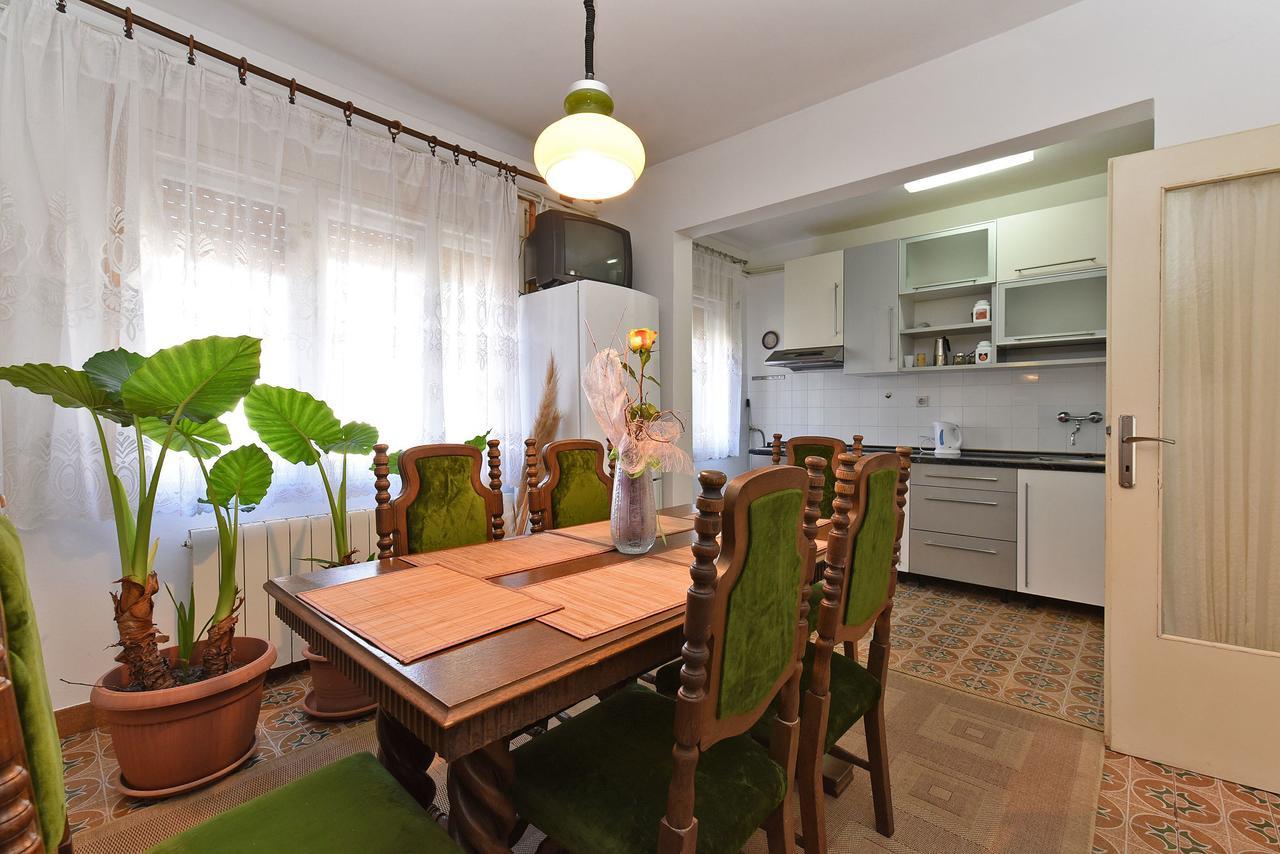 Apartments Josip 74 พูลา ภายนอก รูปภาพ