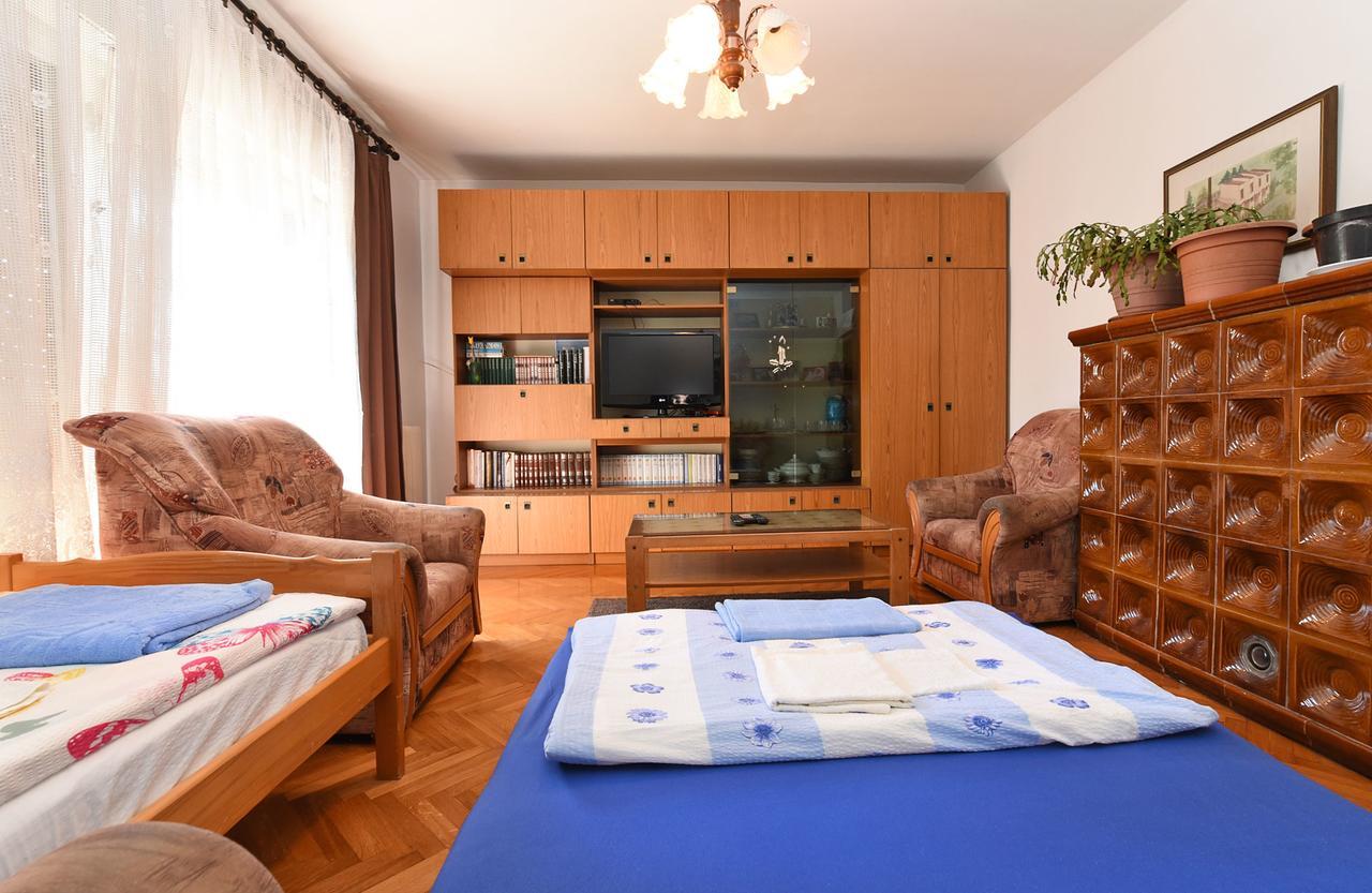 Apartments Josip 74 พูลา ภายนอก รูปภาพ
