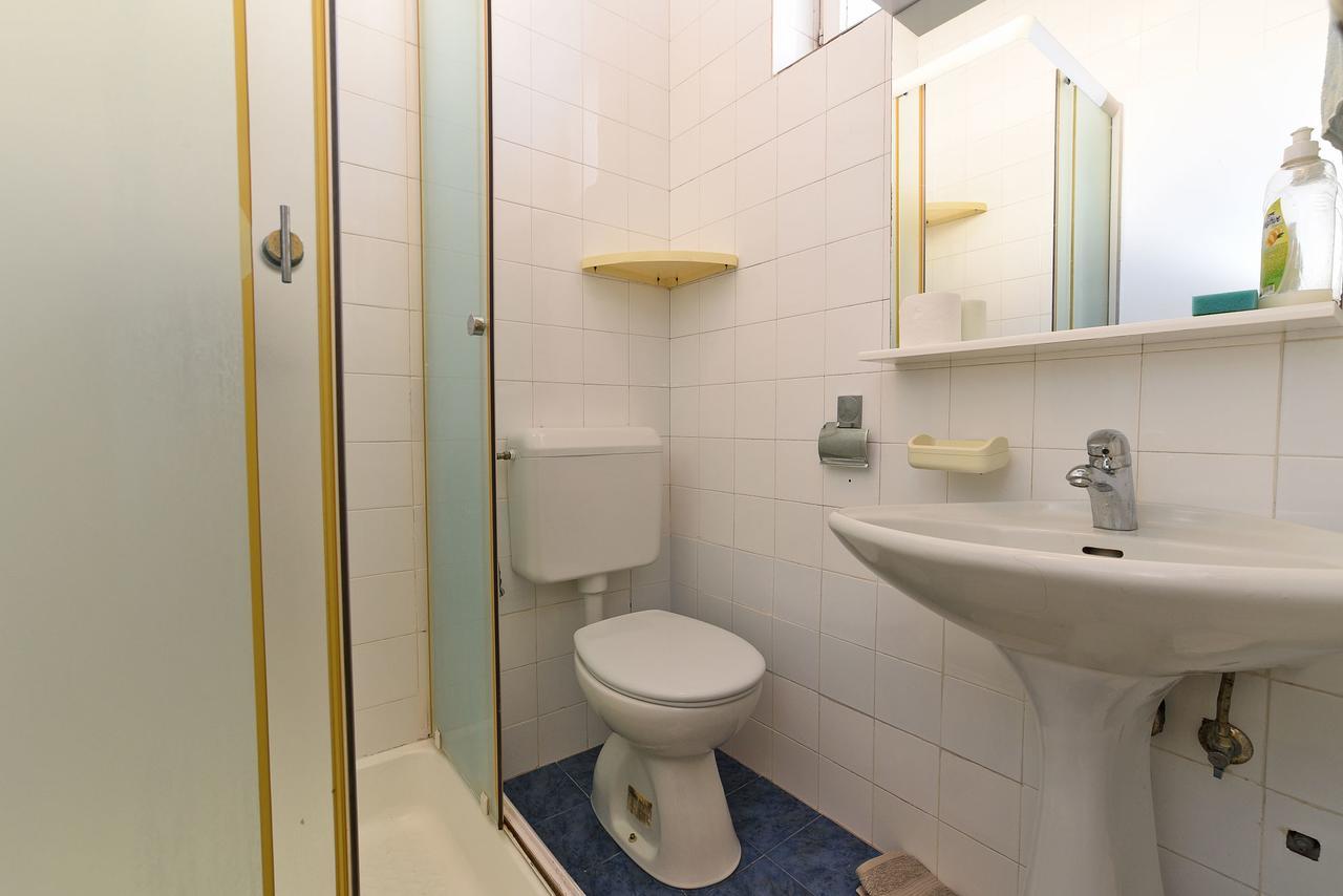 Apartments Josip 74 พูลา ภายนอก รูปภาพ