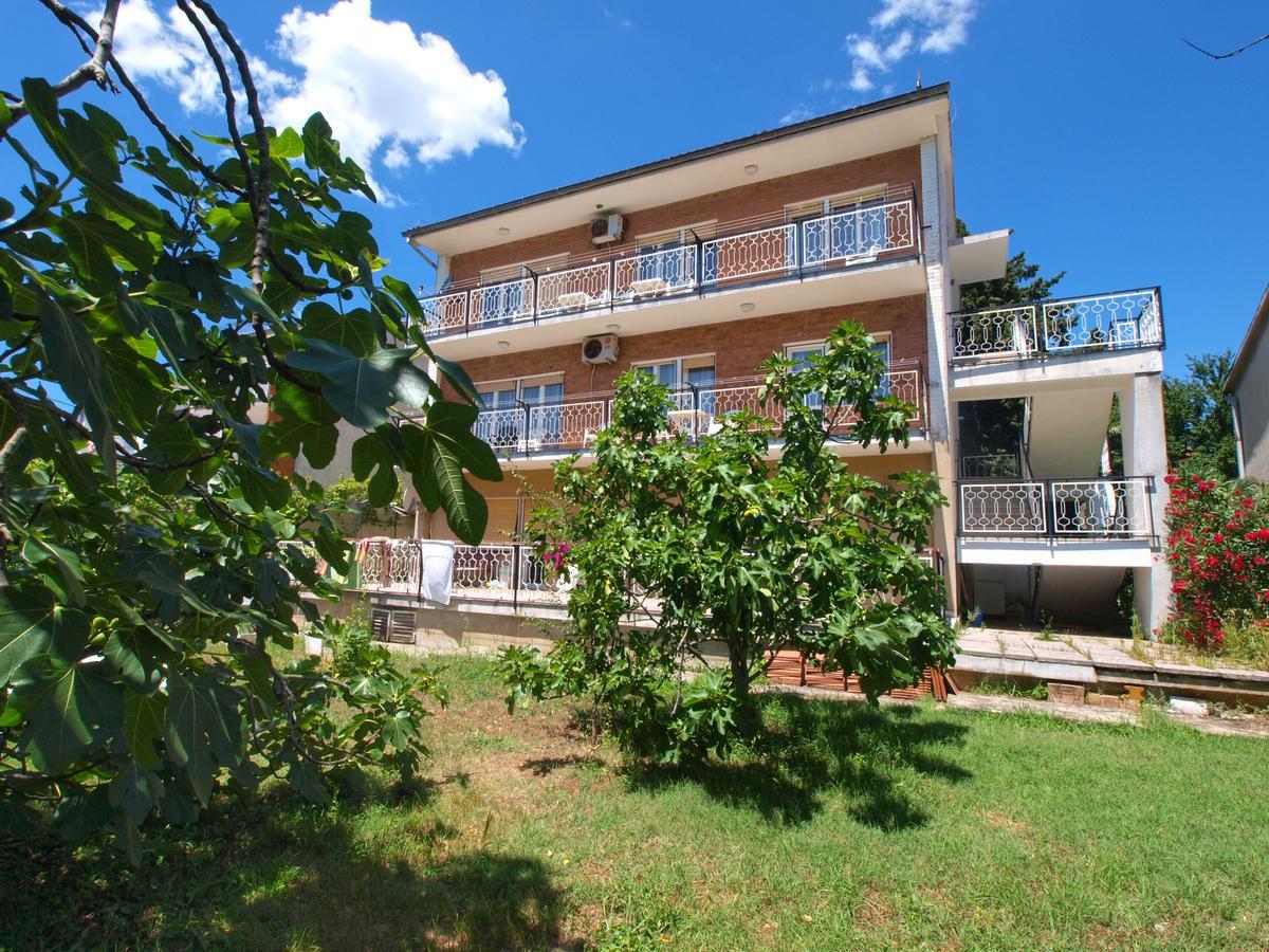 Apartments Josip 74 พูลา ภายนอก รูปภาพ